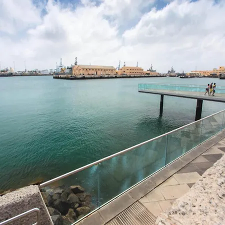 In Palmas De Gran Canaria * Las Palmas de Gran Canaria